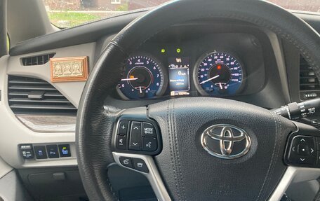 Toyota Sienna III, 2016 год, 3 300 000 рублей, 7 фотография