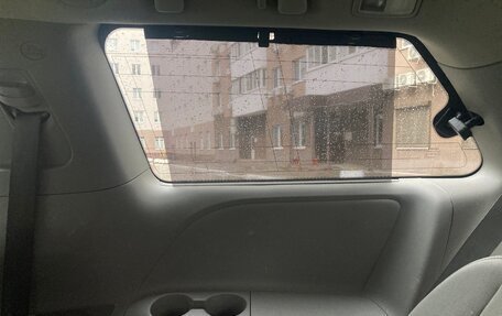 Toyota Sienna III, 2016 год, 3 300 000 рублей, 16 фотография