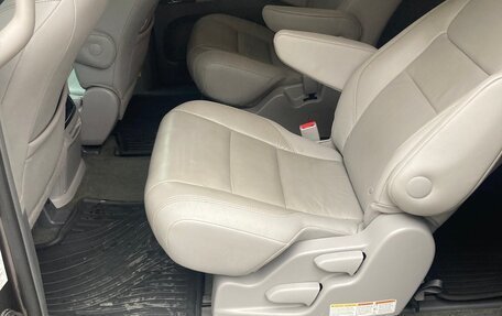 Toyota Sienna III, 2016 год, 3 300 000 рублей, 14 фотография