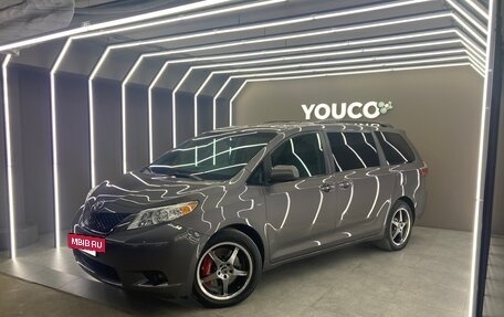 Toyota Sienna III, 2016 год, 3 300 000 рублей, 19 фотография
