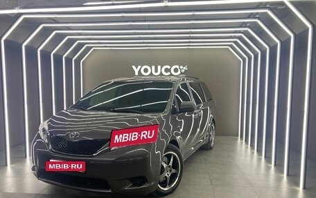 Toyota Sienna III, 2016 год, 3 300 000 рублей, 20 фотография
