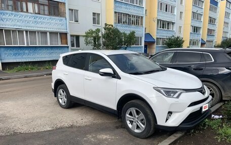 Toyota RAV4, 2019 год, 2 600 000 рублей, 4 фотография