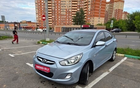 Hyundai Solaris II рестайлинг, 2013 год, 690 000 рублей, 1 фотография