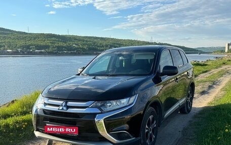 Mitsubishi Outlander III рестайлинг 3, 2017 год, 1 285 000 рублей, 1 фотография