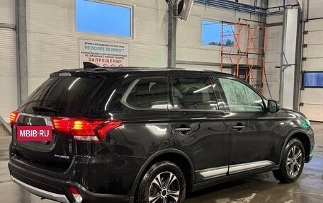 Mitsubishi Outlander III рестайлинг 3, 2017 год, 1 285 000 рублей, 4 фотография