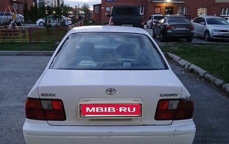 Toyota Camry, 1998 год, 300 000 рублей, 4 фотография