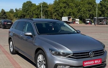 Volkswagen Passat B8 рестайлинг, 2019 год, 1 699 000 рублей, 2 фотография