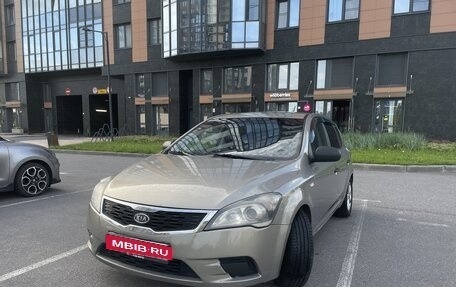 KIA cee'd I рестайлинг, 2011 год, 410 000 рублей, 1 фотография