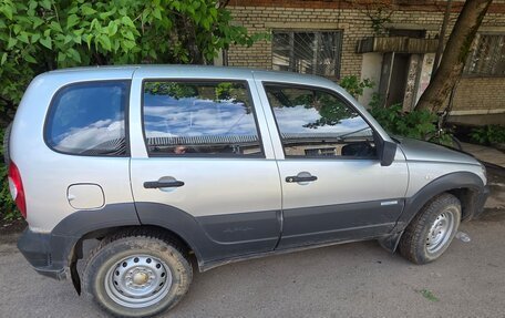 Chevrolet Niva I рестайлинг, 2011 год, 300 000 рублей, 3 фотография