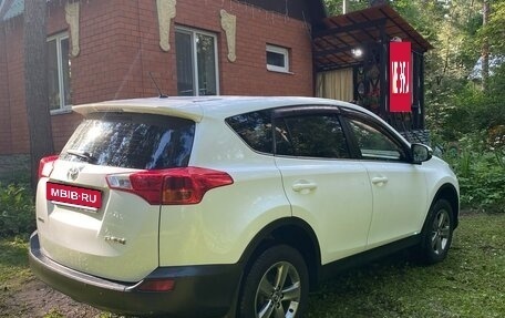 Toyota RAV4, 2015 год, 1 900 000 рублей, 5 фотография