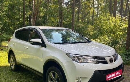 Toyota RAV4, 2015 год, 1 900 000 рублей, 3 фотография