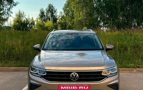 Volkswagen Tiguan II, 2021 год, 3 230 000 рублей, 3 фотография