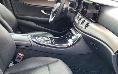 Mercedes-Benz E-Класс, 2017 год, 1 950 000 рублей, 6 фотография