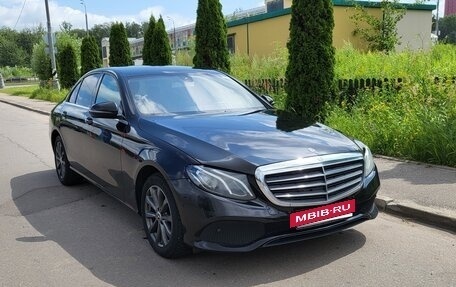 Mercedes-Benz E-Класс, 2017 год, 1 950 000 рублей, 5 фотография