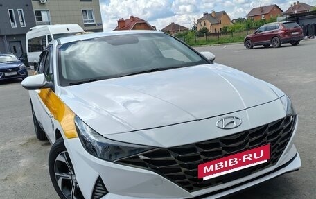 Hyundai Elantra, 2021 год, 1 250 000 рублей, 2 фотография