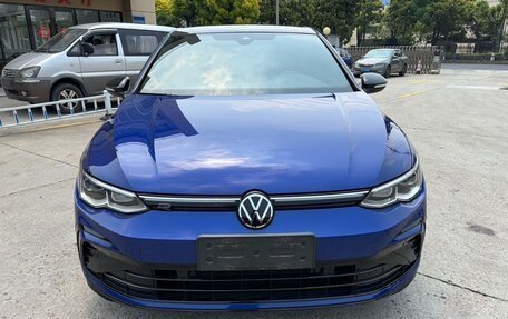 Volkswagen Golf VIII, 2022 год, 1 960 000 рублей, 2 фотография