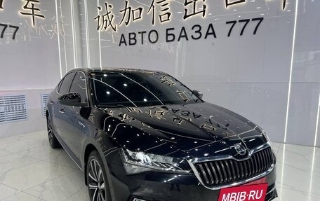 Skoda Superb III рестайлинг, 2023 год, 2 200 000 рублей, 2 фотография
