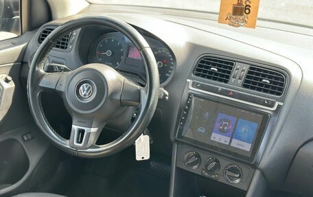 Volkswagen Polo VI (EU Market), 2013 год, 750 000 рублей, 2 фотография