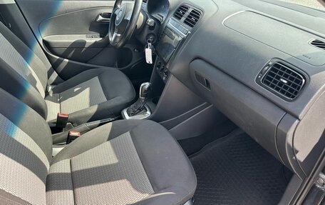 Volkswagen Polo VI (EU Market), 2013 год, 750 000 рублей, 25 фотография