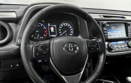 Toyota RAV4, 2018 год, 2 650 000 рублей, 11 фотография