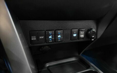 Toyota RAV4, 2018 год, 2 650 000 рублей, 21 фотография