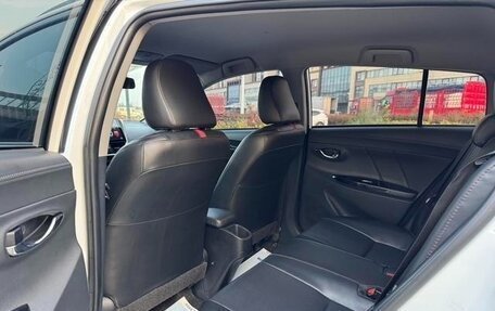 Toyota Yaris XP150 рестайлинг, 2022 год, 1 200 000 рублей, 13 фотография