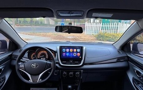 Toyota Yaris XP150 рестайлинг, 2022 год, 1 200 000 рублей, 9 фотография