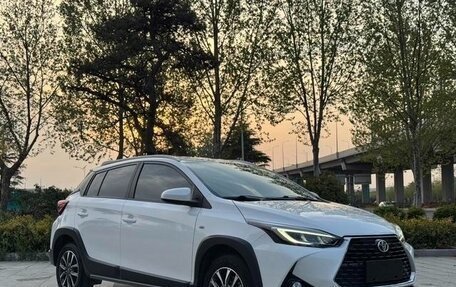 Toyota Yaris XP150 рестайлинг, 2022 год, 1 200 000 рублей, 3 фотография