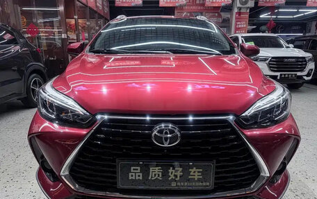 Toyota Yaris Cross, 2022 год, 1 140 000 рублей, 2 фотография
