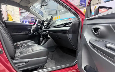 Toyota Yaris Cross, 2022 год, 1 140 000 рублей, 12 фотография