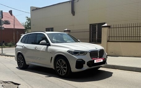 BMW X5, 2019 год, 6 090 000 рублей, 3 фотография