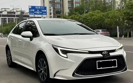 Toyota Corolla, 2022 год, 1 300 025 рублей, 2 фотография