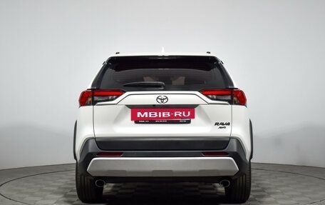 Toyota RAV4, 2024 год, 3 790 000 рублей, 7 фотография
