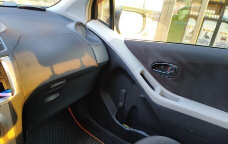 Toyota Yaris III рестайлинг, 2007 год, 530 000 рублей, 8 фотография