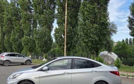 Hyundai Solaris II рестайлинг, 2011 год, 610 000 рублей, 4 фотография