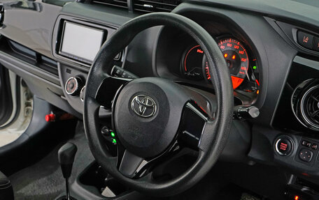 Toyota Vitz, 2019 год, 1 050 000 рублей, 24 фотография