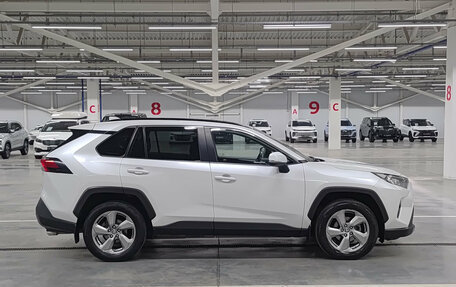 Toyota RAV4, 2020 год, 2 730 000 рублей, 4 фотография