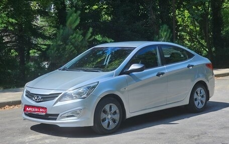 Hyundai Solaris II рестайлинг, 2015 год, 595 000 рублей, 1 фотография