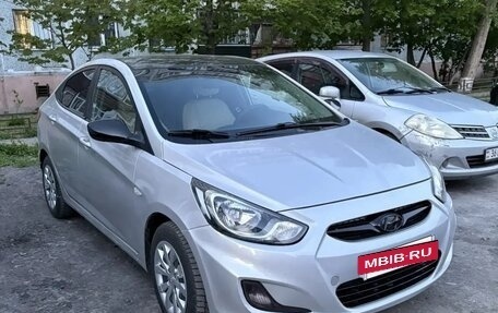 Hyundai Solaris II рестайлинг, 2012 год, 600 000 рублей, 2 фотография