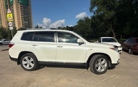 Toyota Highlander III, 2011 год, 2 100 000 рублей, 2 фотография