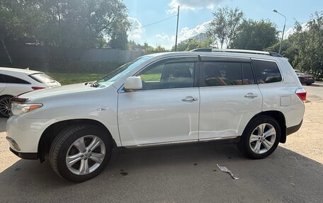 Toyota Highlander III, 2011 год, 2 100 000 рублей, 4 фотография