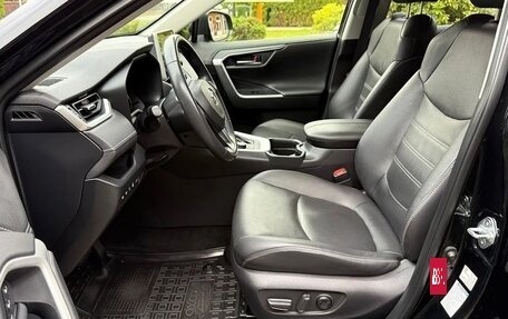 Toyota RAV4, 2019 год, 2 620 000 рублей, 11 фотография