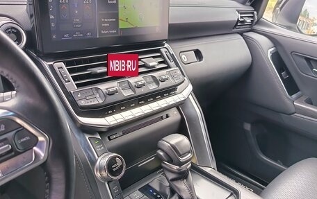Toyota Land Cruiser, 2022 год, 10 999 999 рублей, 3 фотография