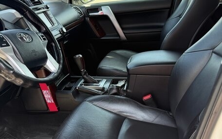 Toyota Land Cruiser Prado 150 рестайлинг 2, 2017 год, 3 900 000 рублей, 12 фотография