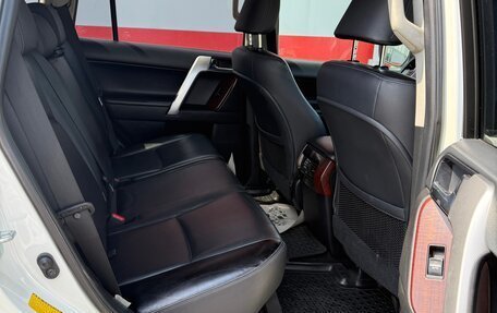 Toyota Land Cruiser Prado 150 рестайлинг 2, 2017 год, 3 900 000 рублей, 21 фотография