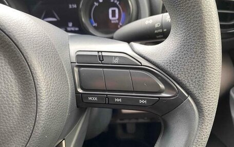Toyota Yaris, 2023 год, 850 777 рублей, 13 фотография