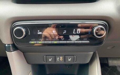 Toyota Yaris, 2023 год, 850 777 рублей, 19 фотография