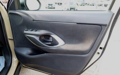 Toyota Yaris Cross, 2023 год, 1 390 000 рублей, 17 фотография