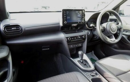 Toyota Yaris Cross, 2023 год, 1 390 000 рублей, 16 фотография