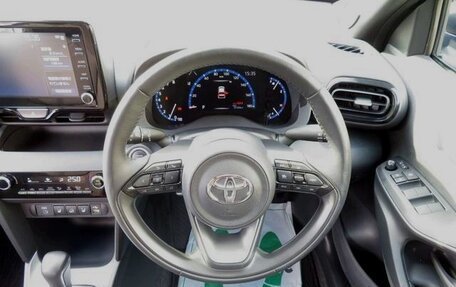 Toyota Yaris Cross, 2023 год, 1 390 000 рублей, 23 фотография